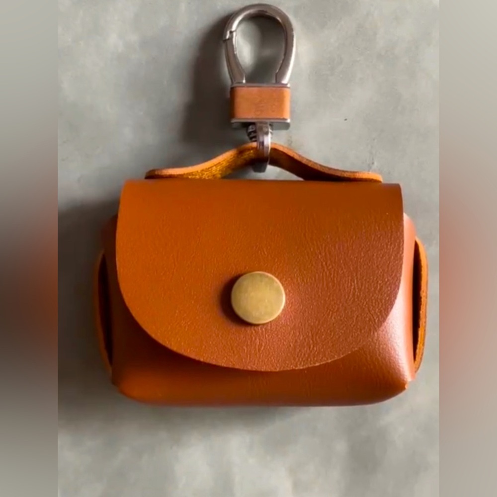 Vegan Leather Airpod case with silver hardware, NWOT - Picture 1 of 3